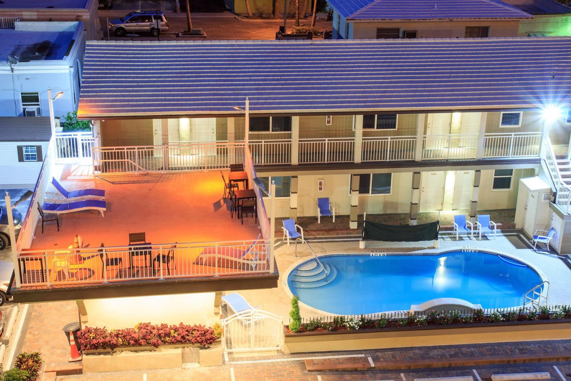 Caribbean Resort Suites Hollywood Exterior photo